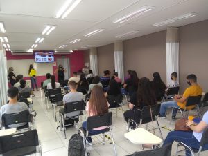 Senac reúne jovens aprendizes em aula inaugural do curso