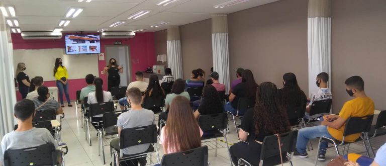 Senac reúne jovens aprendizes em aula inaugural do curso