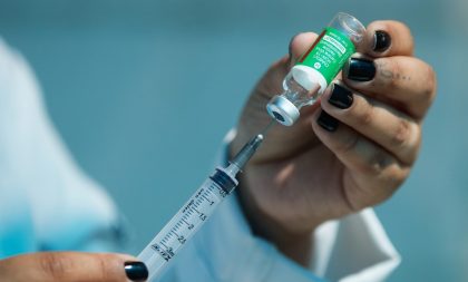 Vacinação dos adolescentes recomeça segunda em nove postos