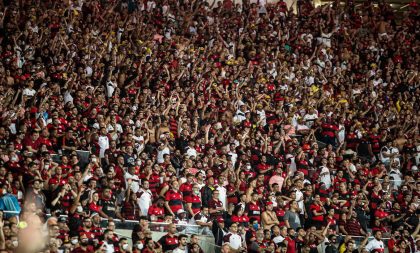 Flamengo é denunciado no STJD por canto homofóbico em jogo com Grêmio