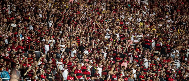 Flamengo é denunciado no STJD por canto homofóbico em jogo com Grêmio