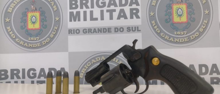 BM de Cachoeira do Sul prende trio por porte ilegal de arma de fogo