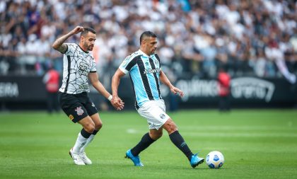 Grêmio fica no empate e seca adversários