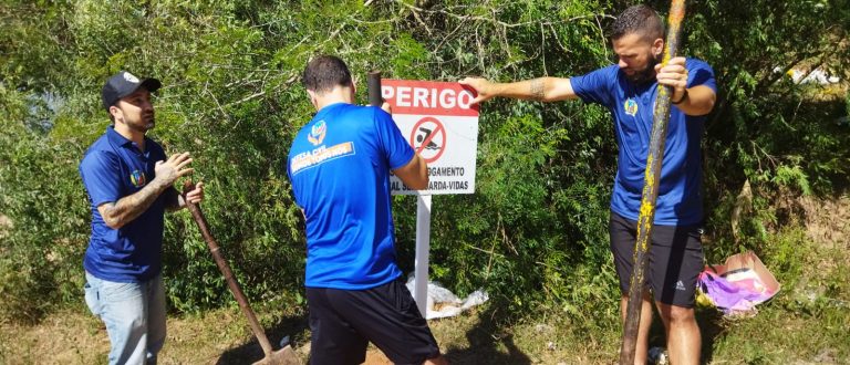 Placas alertam risco de afogamento