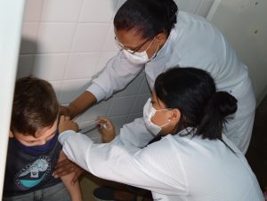 Covid: Saúde muda horário de vacinação das crianças