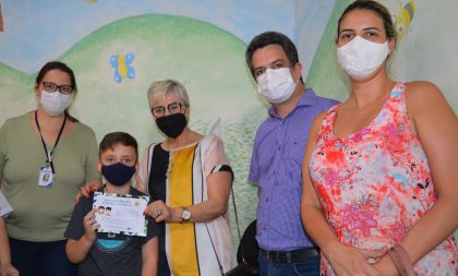 Covid: Lorenzo foi a 1ª criança vacinada em Cachoeira do Sul