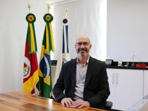 Reitor recém-empossado da UFSM testa positivo para Covid