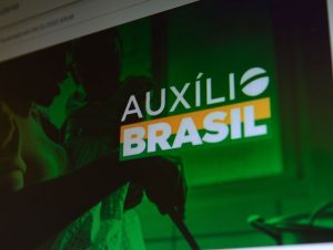 Governo torna permanente o Auxílio Brasil de R$ 400