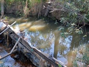 Fiscalização ambiental flagra barreiras de curso de água para irrigação de lavouras