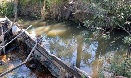 Fiscalização ambiental flagra barreiras de curso de água para irrigação de lavouras