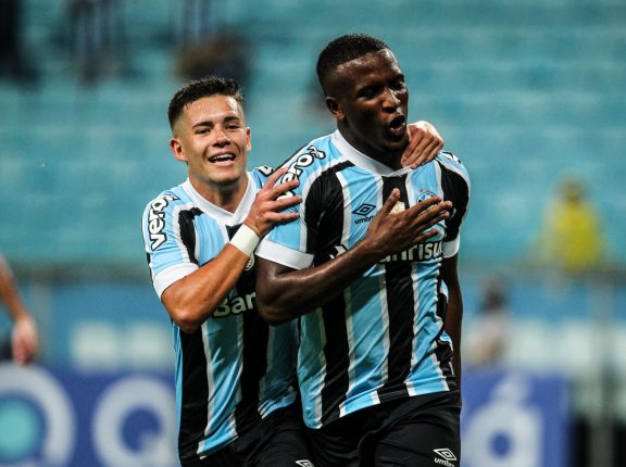 Com gols de Elias Manoel, Grêmio estreia no Gauchão com vitória sobre o Caxias