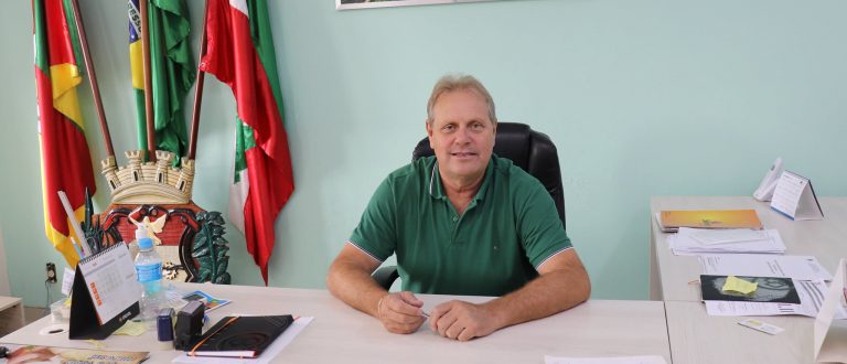 Larri Schoenfeldt assume a Prefeitura de Novo Cabrais