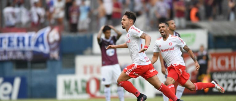 Com gol de Mauricio na reta final, Inter vence o Caxias no Centenário