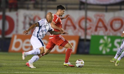 Pressão no Medina: Inter leva virada