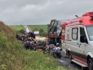 Vídeo: grave acidente envolve carreta de Cachoeira do Sul na BR-285