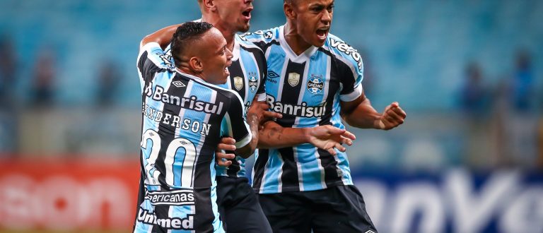Grêmio evita derrota com gol nos acréscimos