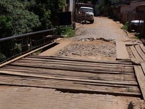 Três bairros reclamam das precárias pontes de madeira