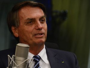 Bolsonaro concede reajuste de 33,23% para professores