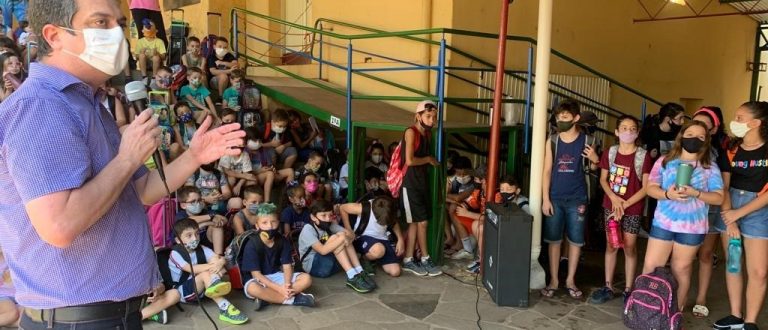 Programa Vacina na Escola começa pelo Instituto João Neves