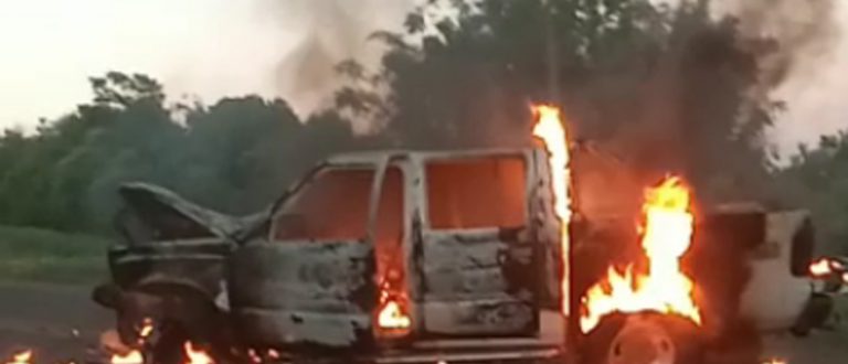 Caminhonete pegou fogo na colisão com caminhão na BR-153