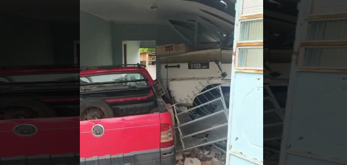 Vídeo: carreta invade casa no Bairro Gonçalves