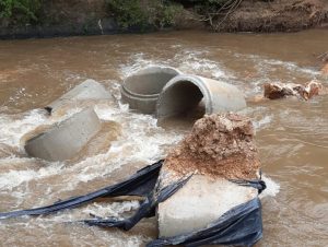 Obra da Prefeitura é levada pela força da água no Piquiri