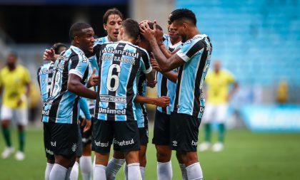 Grêmio vence o líder e avança para semifinal