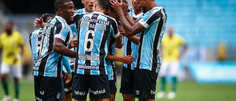 Grêmio vence o líder e avança para semifinal