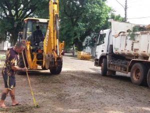 Força-tarefa age onde árvores caíram na Rua Marechal Floriano