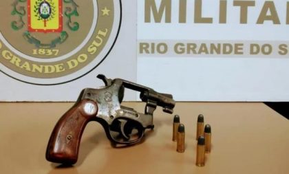 Após assalto a banco, BM prende homem com arma na RSC-471