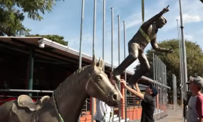 Fenasoja terá estátua de Bolsonaro