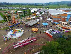 Expocande: vento destrói parte da estrutura