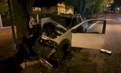 Colisão em árvore resulta na morte de passageiro em Rosário do Sul