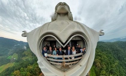 Ranolfo visita o monumento do Cristo Protetor