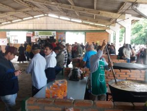 Festival do Trabalhador lota dependências da Feira Livre