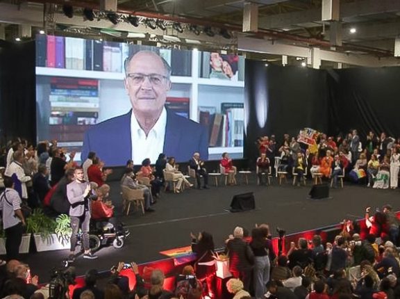 PT lança pré-candidatura de Lula e Alckmin