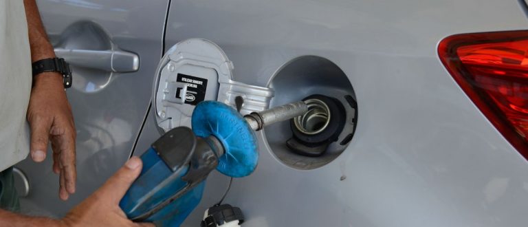 Nova queda no preço do litro da gasolina comum