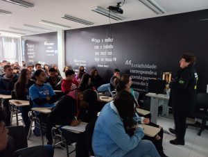 Polícia visita a Feira de oportunidades SENAC e a EMEF Aldo Porto dos Santos