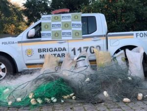 Pelotão Ambiental prende dupla por pesca ilegal em Cachoeira do Sul