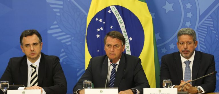 Bolsonaro propõe zerar impostos e ressarcir estados em troca de zero ICMS na gasolina