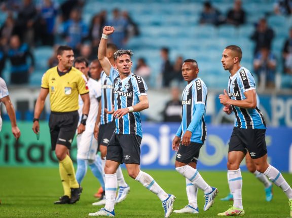 Série B: Grêmio vence Londrina na Arena e abre vantagem no G4