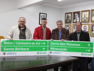 Sicredi doa placas para identificação de localidades do interior de Cachoeira do Sul