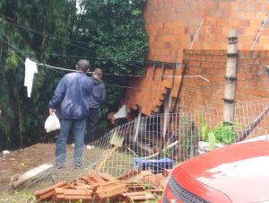 Chuvarada causa interdição de três casas no Bairro Quinta