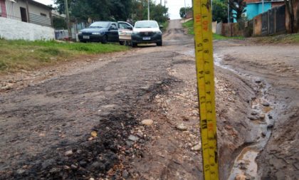 Comunidade escolar do Ciep pede socorro para a Rua Júlio Viegas