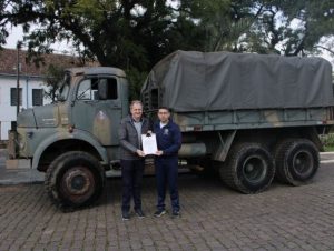 13° GAC doa caminhão para Prefeitura de Cerro Branco