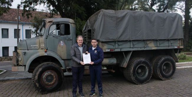 13° GAC doa caminhão para Prefeitura de Cerro Branco