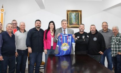 Prefeito recebe integrantes do Esporte Clube Bahia