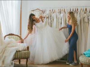 Casamento: vestido de noiva transparente é tendência
