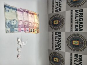 BM prende dois jovens com buchas de cocaína no Marina