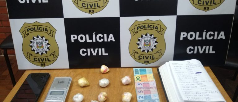 Polícia prende homem com cocaína e anotações do tráfico no Universitário